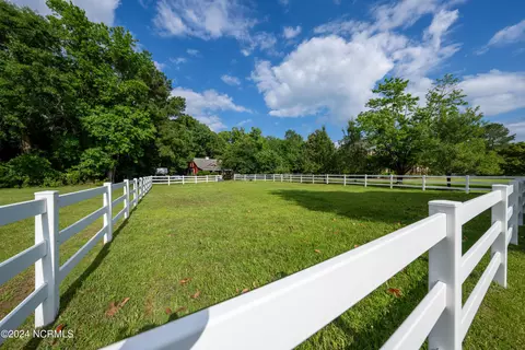 Exterior - 390 Whitebridge Rd, Hampstead, NC 28443 photo 4 of 24