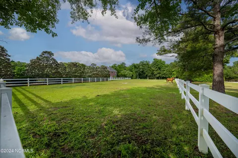 Exterior - 390 Whitebridge Rd, Hampstead, NC 28443 photo 2 of 24