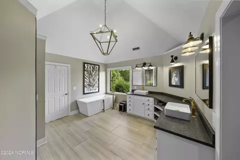 Bath - 390 Whitebridge Rd, Hampstead, NC 28443 photo 3 of 9