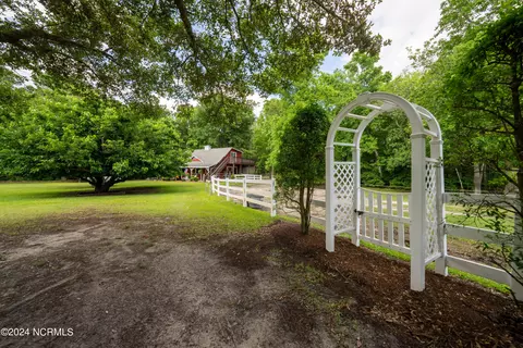 Exterior - 390 Whitebridge Rd, Hampstead, NC 28443 photo 17 of 24