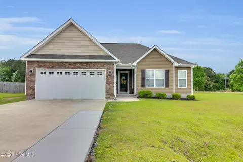 100 Trellis Ln, Vanceboro, NC 28586