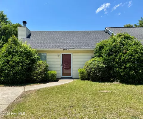 1910 Tiffany Dr, Greenville, NC 27858