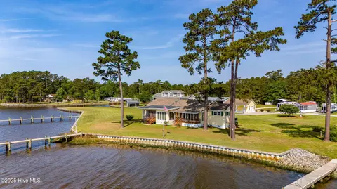 225 Tempe Gut Rd, Bayboro, NC 28515