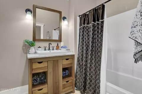 Bath - 907 Grandview Dr, Hampstead, NC 28443 photo 5 of 7