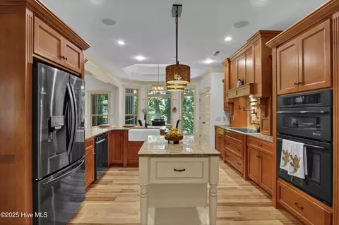 Kitchen - 907 Grandview Dr, Hampstead, NC 28443 photo 5 of 5