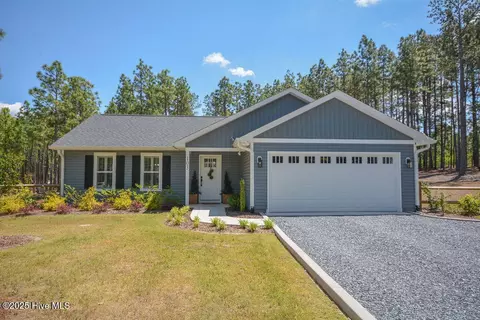 103 Roxburgh Ct, West End, NC 27376