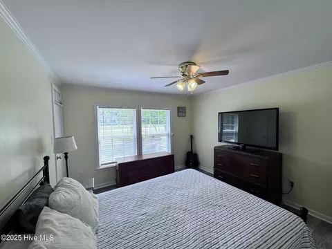 Bedroom - 105 Sunset Ct, Hampstead, NC 28443 photo 5 of 6