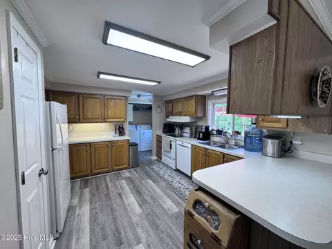 Kitchen - 105 Sunset Ct, Hampstead, NC 28443 photo 1 of 3