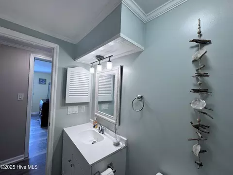Bath - 105 Sunset Ct, Hampstead, NC 28443 photo 3 of 3