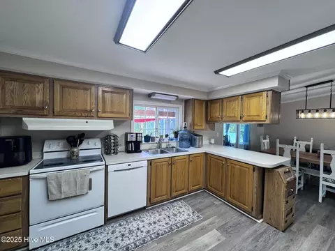 Kitchen - 105 Sunset Ct, Hampstead, NC 28443 photo 2 of 3