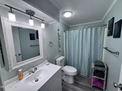 Bath - 105 Sunset Ct, Hampstead, NC 28443 photo 2 of 3
