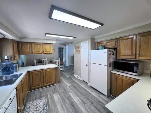 Kitchen - 105 Sunset Ct, Hampstead, NC 28443 photo 3 of 3