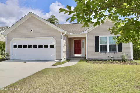 212 Red Carnation Dr, Holly Ridge, NC 28445