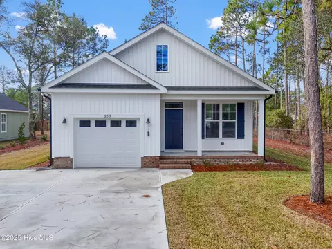 253 Sycamore Rd, Southport, NC 28461