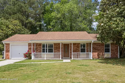 405 Tower Dr, Jacksonville, NC 28546