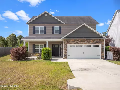 393 Inverness Dr, Hubert, NC 28539