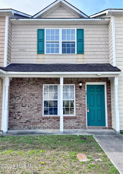 107 Bridgewood Dr, Jacksonville, NC 28546