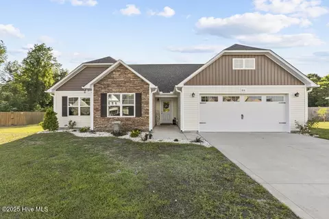 616 Osprey Landing Dr, Holly Ridge, NC 28445