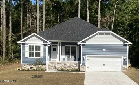 913 Bee Tree Ct, New Bern, NC 28560