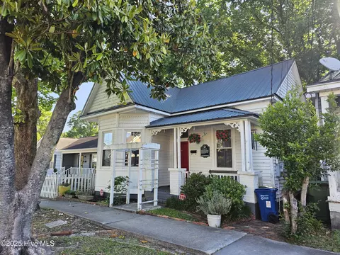 516 N 7th St, Wilmington, NC 28401
