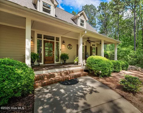 42 Chestertown Dr, Pinehurst, NC 28374