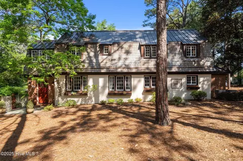 100 S Ridge St, Southern Pines, NC 28387