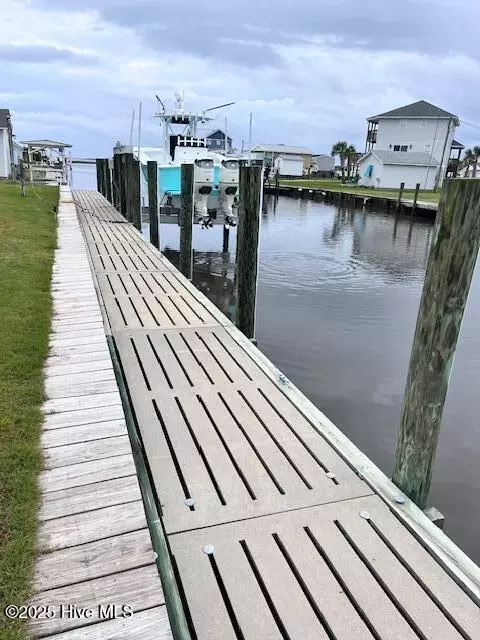 122 Westmouth Bay Dr, Harkers Island, NC 28531