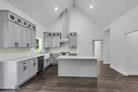 Kitchen - 140 E Ag Dr, New Bern, NC 28562 photo 2 of 4
