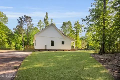 Exterior - 140 E Ag Dr, New Bern, NC 28562 photo 7 of 10