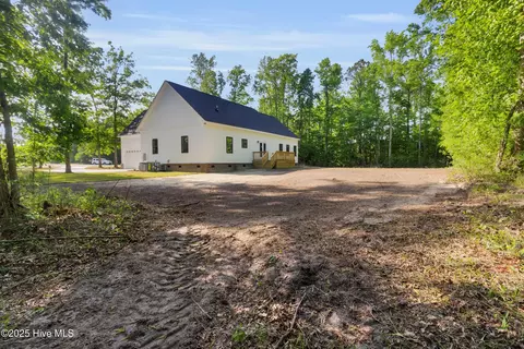 Exterior - 140 E Ag Dr, New Bern, NC 28562 photo 9 of 10