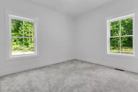 Bedroom - 140 E Ag Dr, New Bern, NC 28562 photo 3 of 6