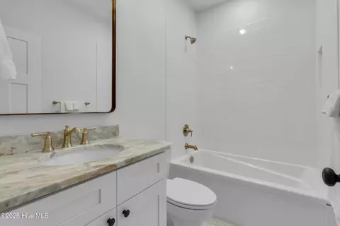 Bath - 140 E Ag Dr, New Bern, NC 28562 photo 4 of 4