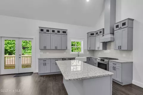 Kitchen - 140 E Ag Dr, New Bern, NC 28562 photo 1 of 4