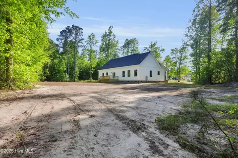 Exterior - 140 E Ag Dr, New Bern, NC 28562 photo 8 of 10