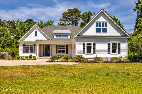 2504 Middle Sound Loop Rd, Wilmington, NC 28411