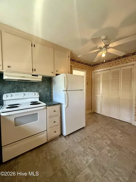 Kitchen - 3773 Bear Grass Rd, Williamston, NC 27892 photo 3 of 4