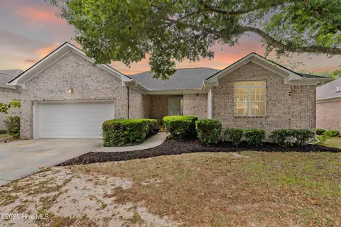417 Settlers Ln, Kure Beach, NC 28449