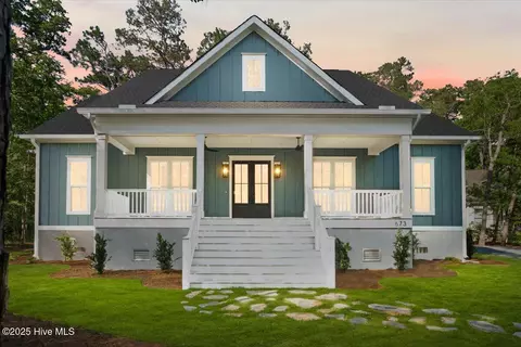 673 Carolina Bay Ct, Southport, NC 28461