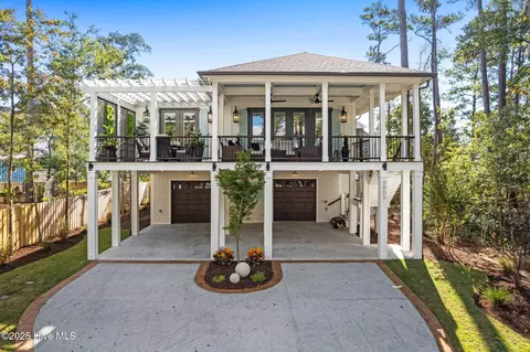 2805 W Yacht Dr, Oak Island, NC 28465
