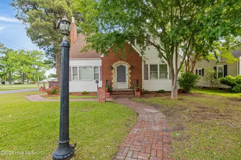 1306 W Church St, Elizabeth City, NC 27909