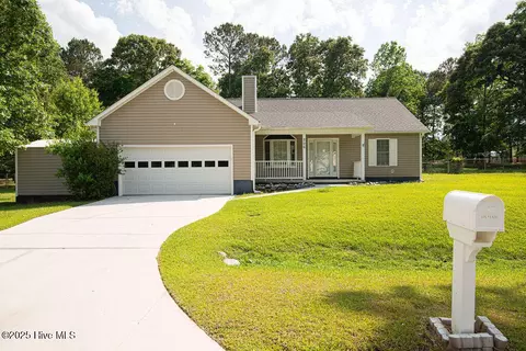 206 Falling Leaf Ct, Jacksonville, NC 28540
