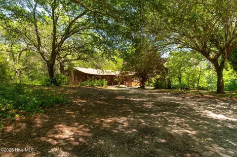 192 Wheeler Creek Rd, Sneads Ferry, NC 28460
