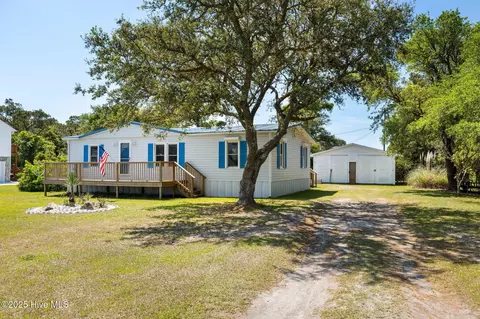 118 Diamond City Dr, Harkers Island, NC 28531