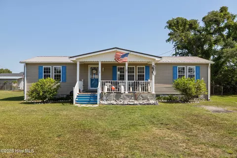 139 Diamond City Dr, Harkers Island, NC 28531