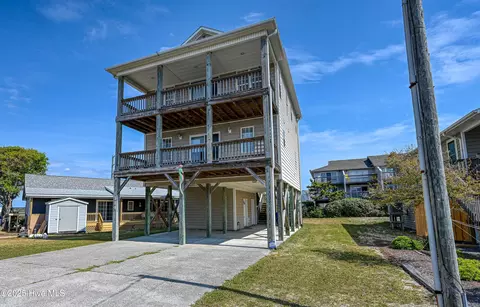 114 Seahorse Ave, Surf City, NC 28445