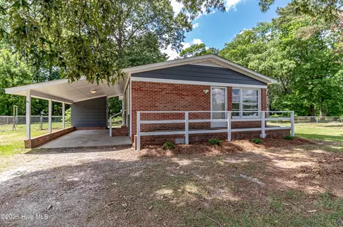 204 Fox Dr, Dudley, NC 28333