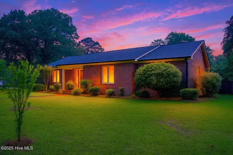 3652 Hillcrest Dr, Farmville, NC 27828