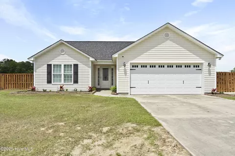 201 Cherry Blossom Dr, Richlands, NC 28574