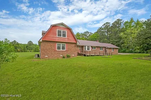71 Hummingbird Ln, Washington, NC 27889