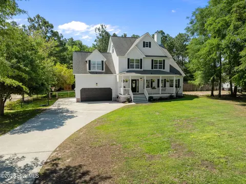 466 Chadwick Shores Dr, Sneads Ferry, NC 28460